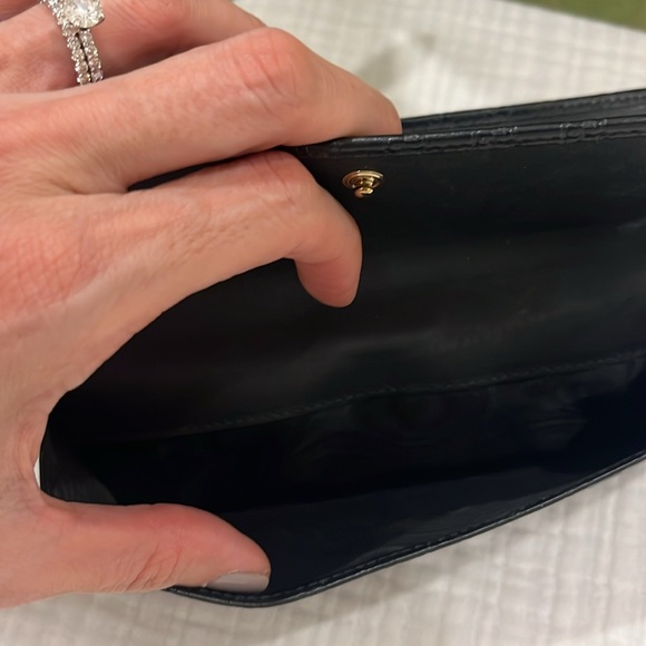 Authentic Like New Black Gucci Embossed Black Leather Wallet - Picture 4 of 8